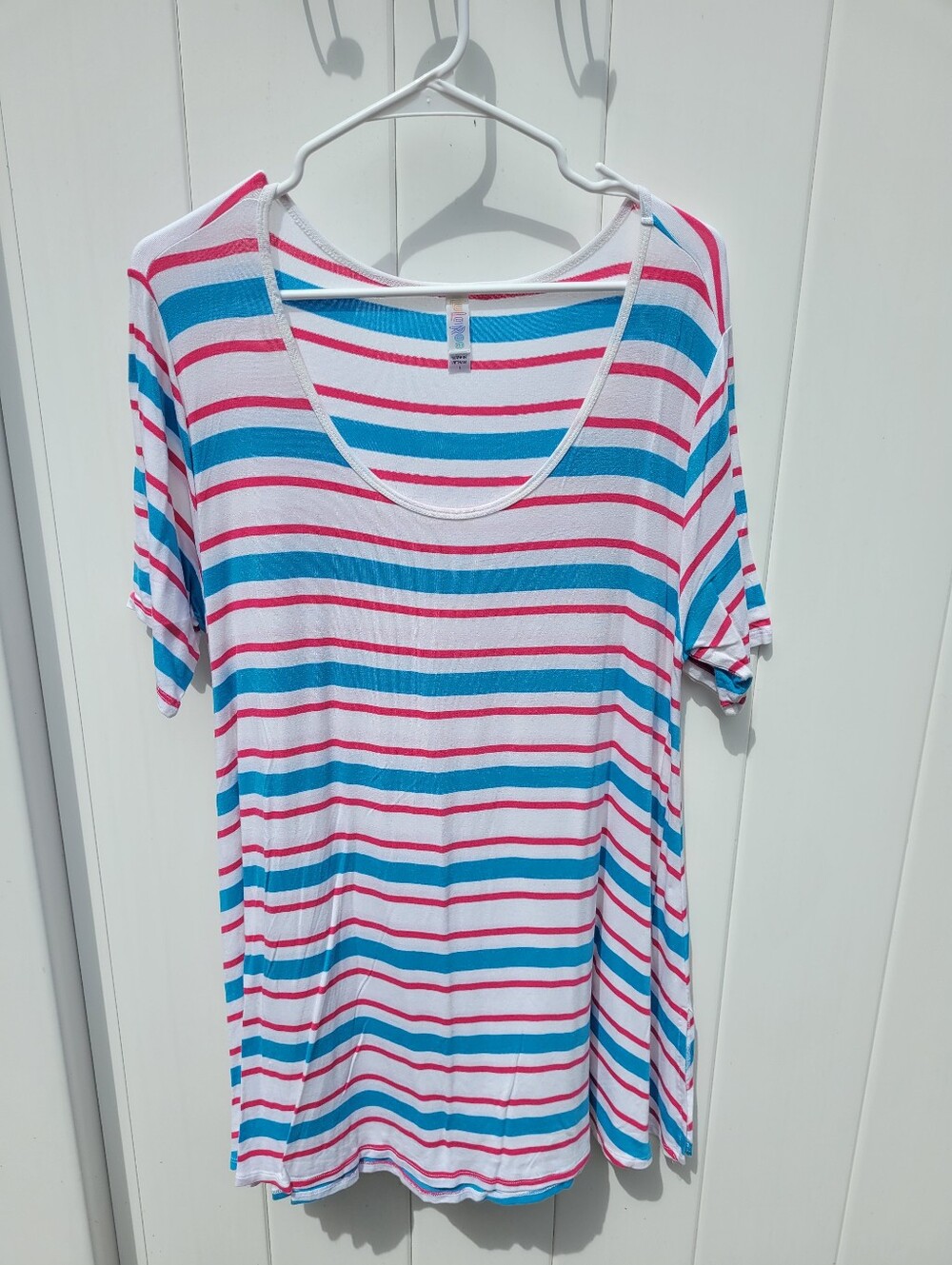 NWOT - LuLaRoe Perfect Tee - Size Large